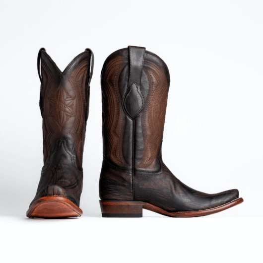 Bota tomstone rustico sobre cuero