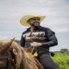 CAMISA SUBLIMADA NEGRA /BEIGE CABALLOS CABALLERO
